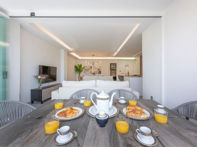 Apartamento con 3 Dormitorios  en Marbella