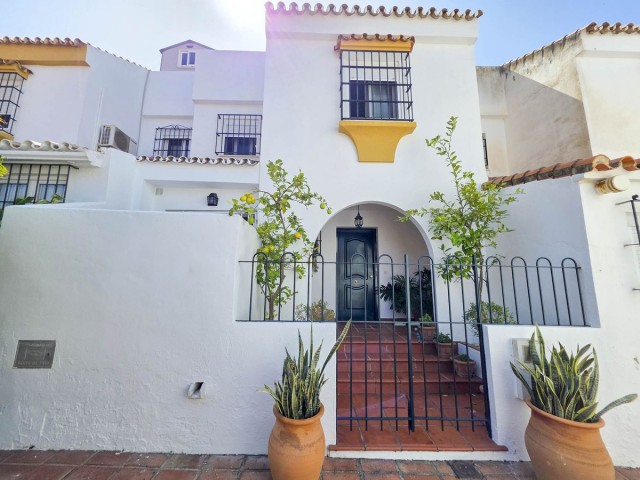 Reihenhaus, Casares Playa, R5081407