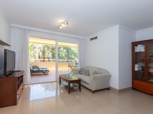 3 Bedrooms Apartment in Elviria