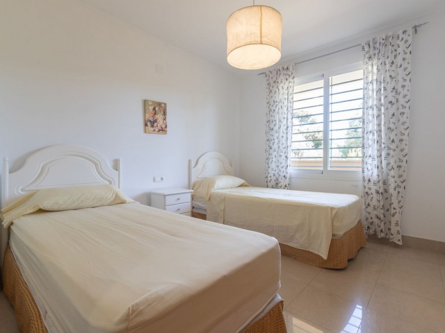 3 Bedrooms Apartment in Elviria