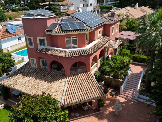 Villa con 4 Dormitorios  en Mijas