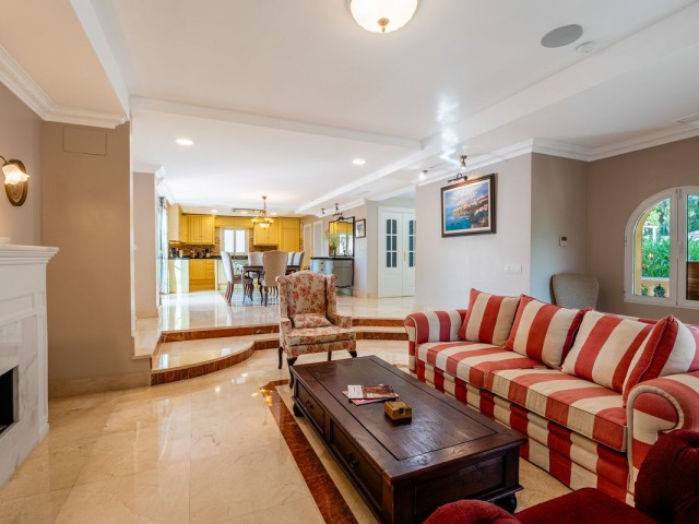 Villa con 4 Dormitorios  en Mijas