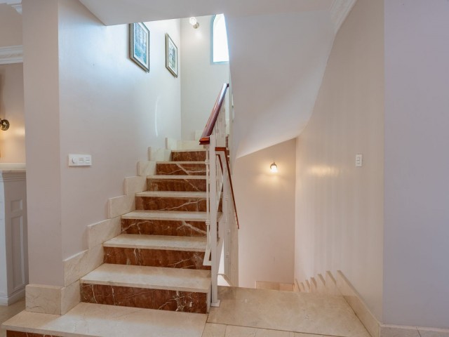 Villa con 4 Dormitorios  en Mijas