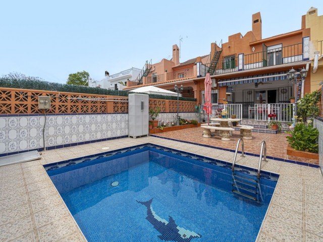 4 Schlafzimmer Reihenhaus in Nueva Andalucía