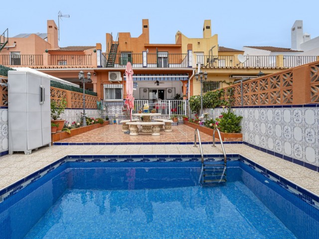 4 Schlafzimmer Reihenhaus in Nueva Andalucía