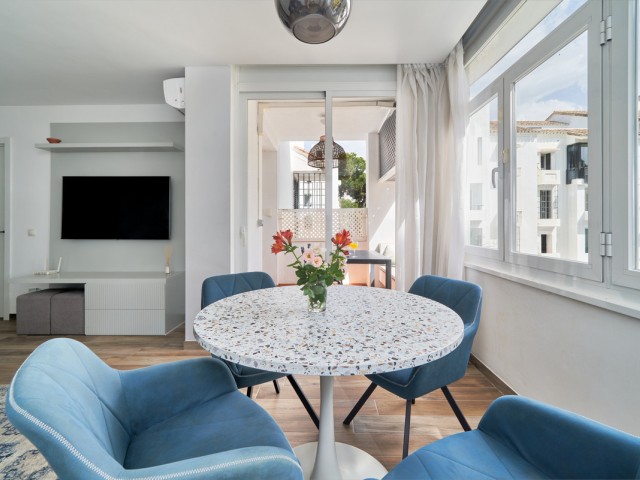 2 Bedrooms Apartment in Elviria