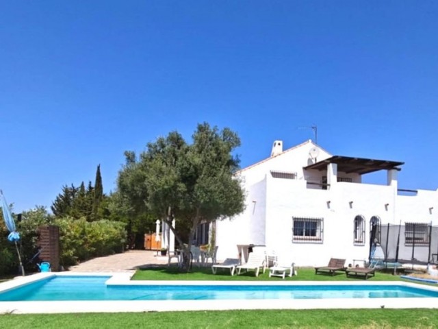 4 Sovrums Villa i Estepona