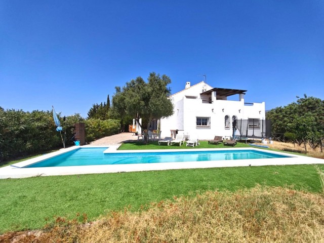 4 Sovrums Villa i Estepona
