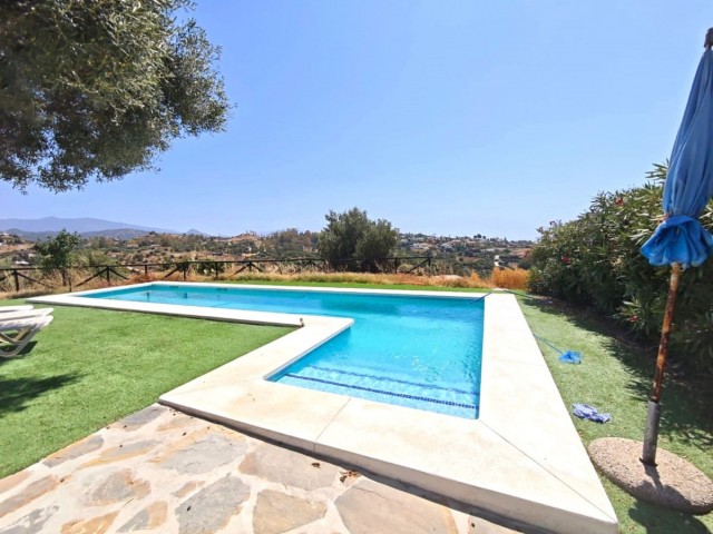 4 Sovrums Villa i Estepona