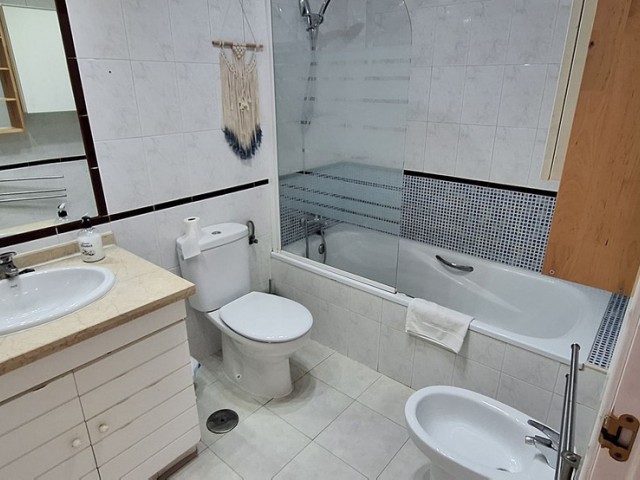 Appartement avec 4 Chambres  à Torrequebrada
