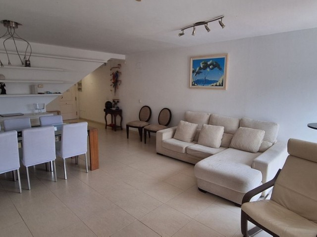 Appartement avec 4 Chambres  à Torrequebrada