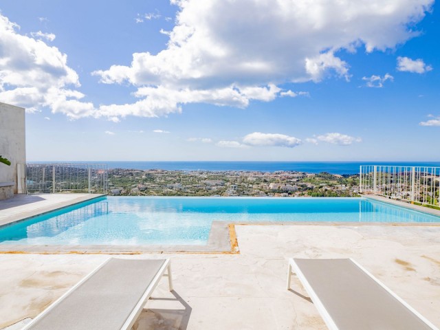 5 Bedrooms Villa in Benalmadena