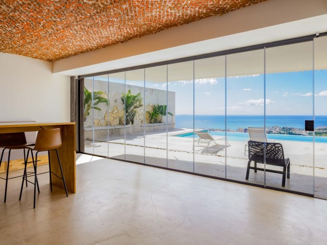 5 Bedrooms Villa in Benalmadena