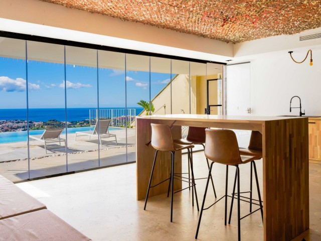 5 Bedrooms Villa in Benalmadena
