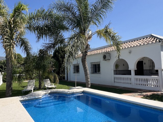 3 Sovrums Villa i Estepona