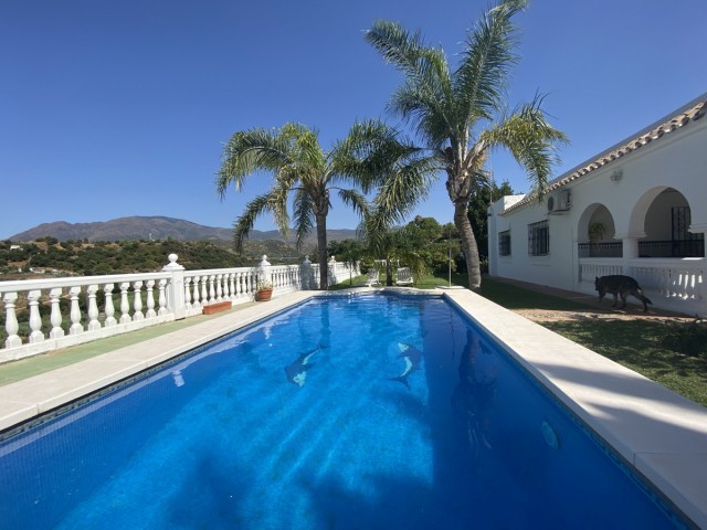3 Sovrums Villa i Estepona