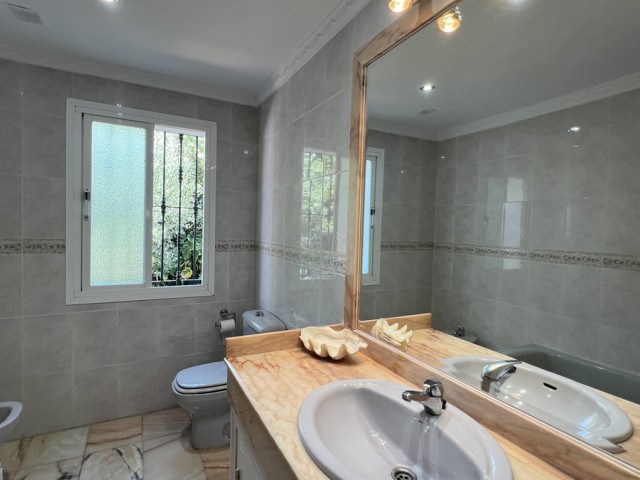 3 Sovrums Villa i Estepona
