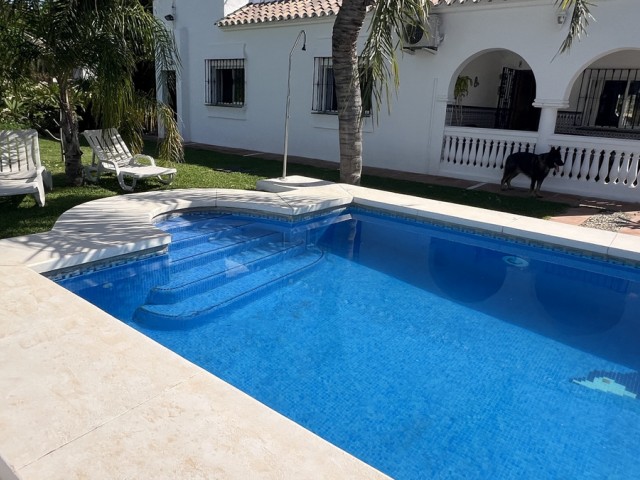 3 Sovrums Villa i Estepona