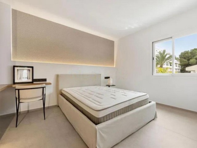 Apartment, Aloha, R5116408