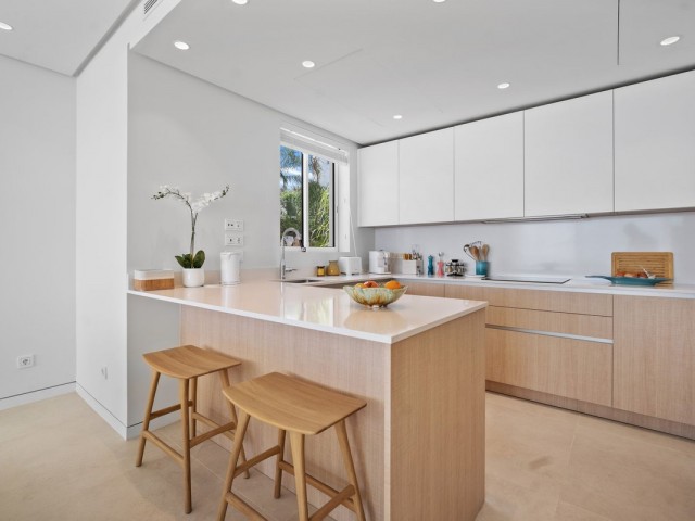 Apartamento con 3 Dormitorios  en Marbella