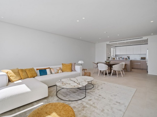 Apartamento con 3 Dormitorios  en Marbella