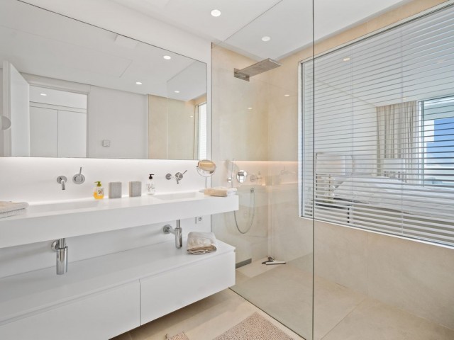 Apartamento con 3 Dormitorios  en Marbella