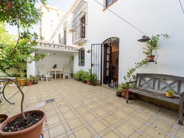 Villa con 4 Dormitorios  en Fuengirola