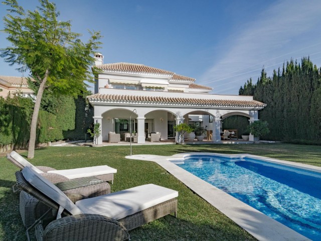 4 Schlafzimmer Villa in Nueva Andalucía