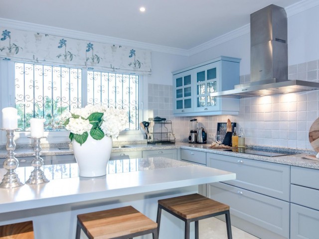 4 Schlafzimmer Villa in Nueva Andalucía