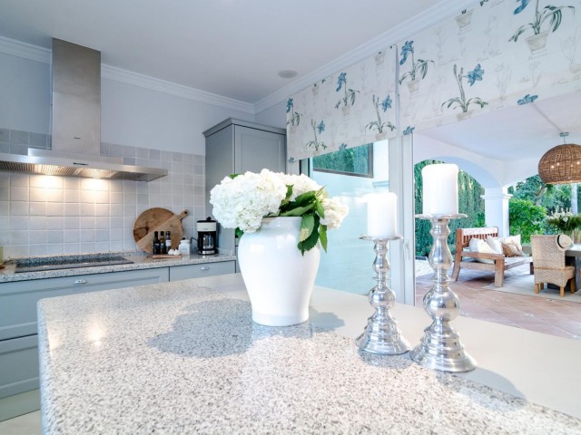 4 Schlafzimmer Villa in Nueva Andalucía