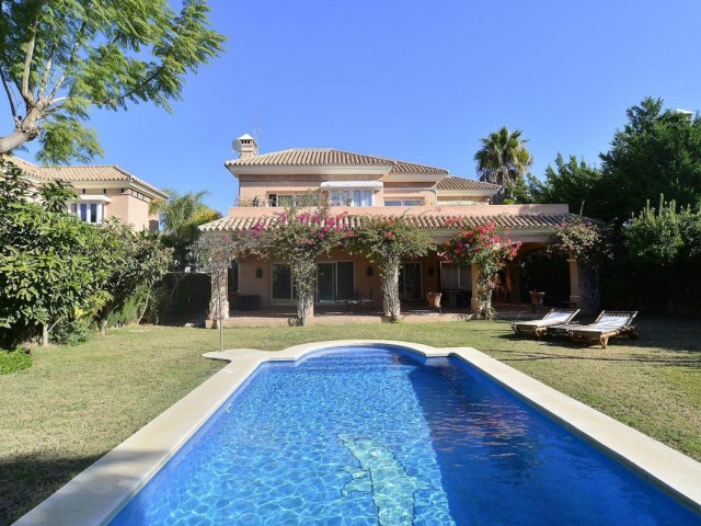 4 Schlafzimmer Villa in Nueva Andalucía