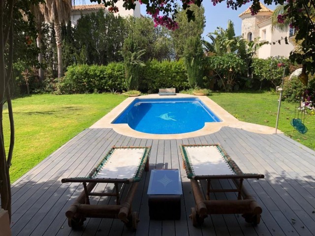4 Schlafzimmer Villa in Nueva Andalucía