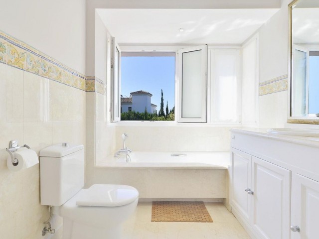 4 Schlafzimmer Villa in Nueva Andalucía