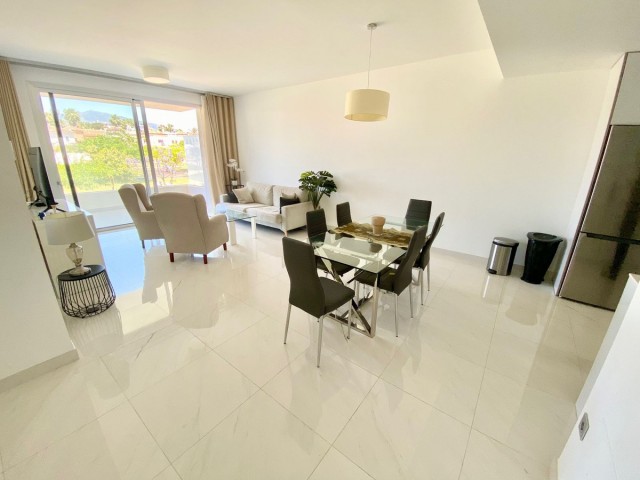 Appartement avec 3 Chambres  à Estepona
