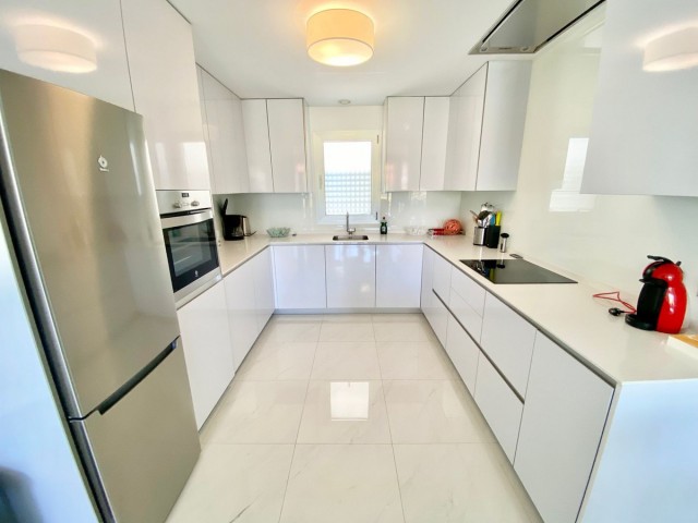 Appartement avec 3 Chambres  à Estepona