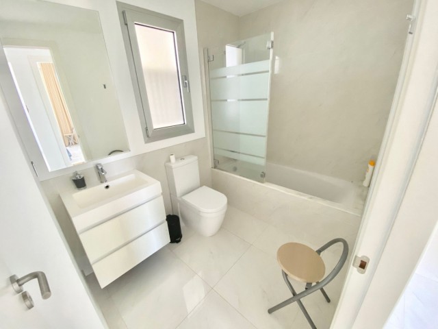 Appartement avec 3 Chambres  à Estepona