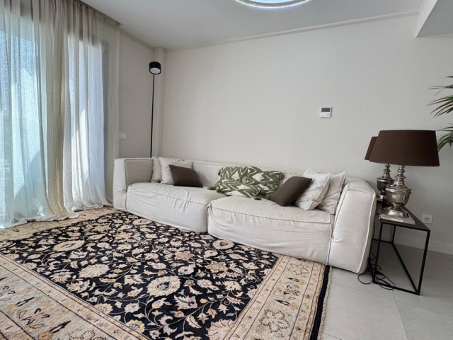 Appartement avec 3 Chambres  à Estepona