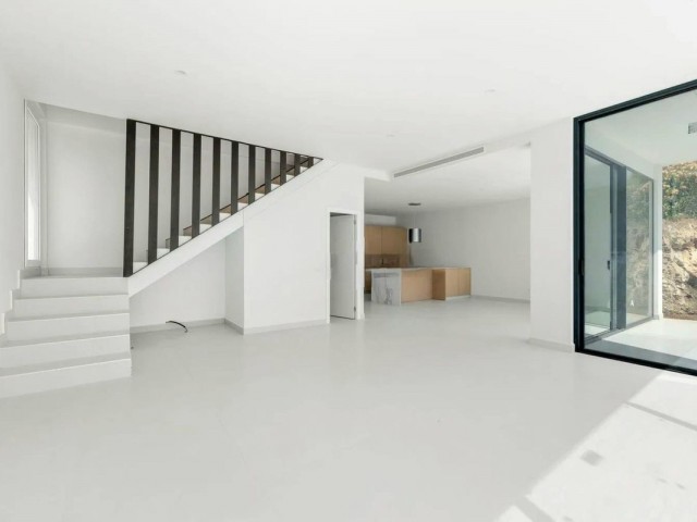 3 Bedrooms Villa in Cerros del Aguila