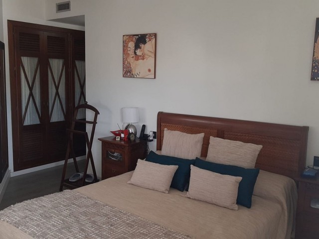 Appartement avec 3 Chambres  à Estepona
