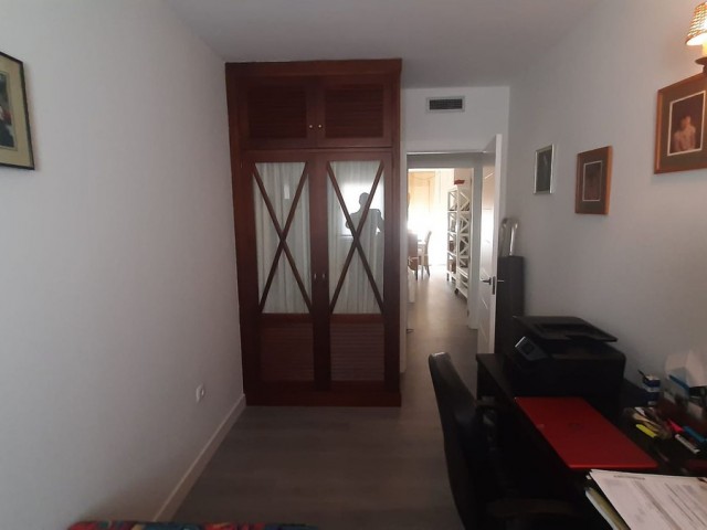 Appartement avec 3 Chambres  à Estepona