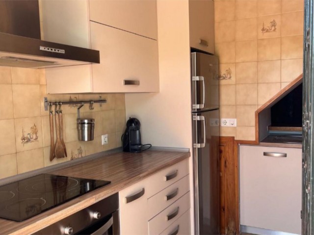 Maison mitoyenne avec 4 Chambres  à Calahonda
