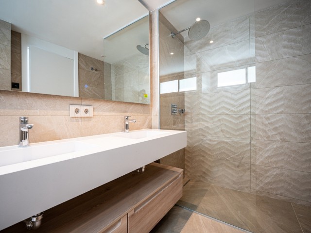 Apartamento con 2 Dormitorios  en Marbella