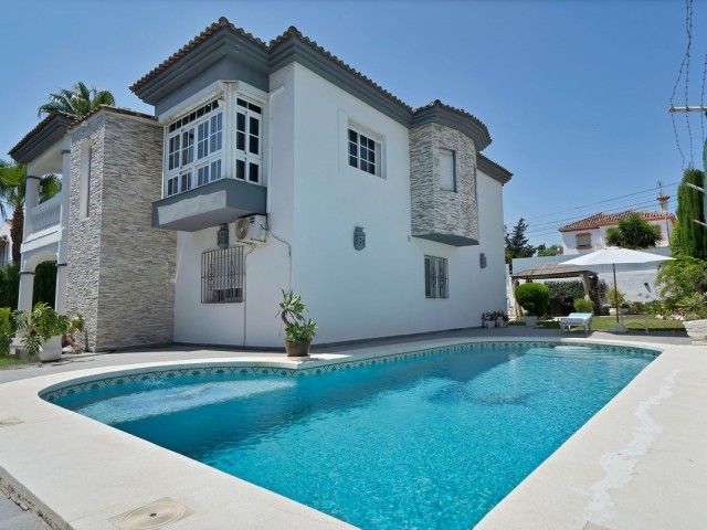 3 Sovrums Villa i Estepona