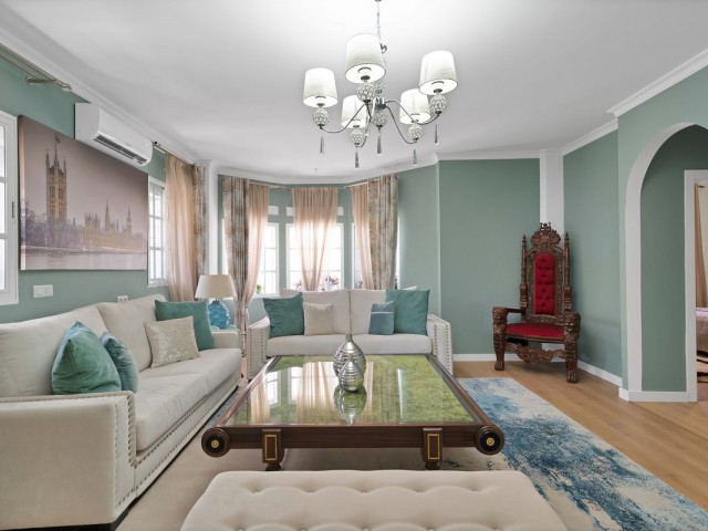 3 Sovrums Villa i Estepona