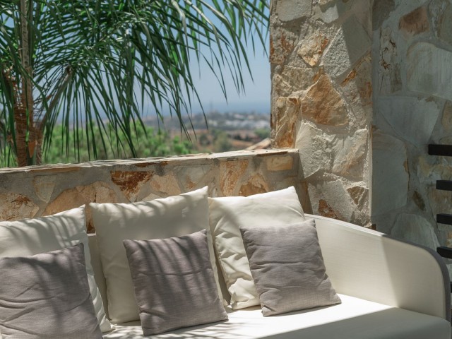 Apartment, Los Almendros, R5116936