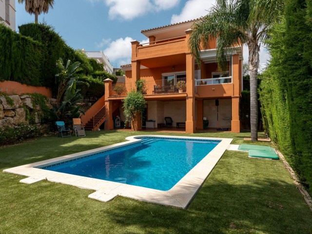 Villa con 3 Dormitorios  en Cerros del Aguila