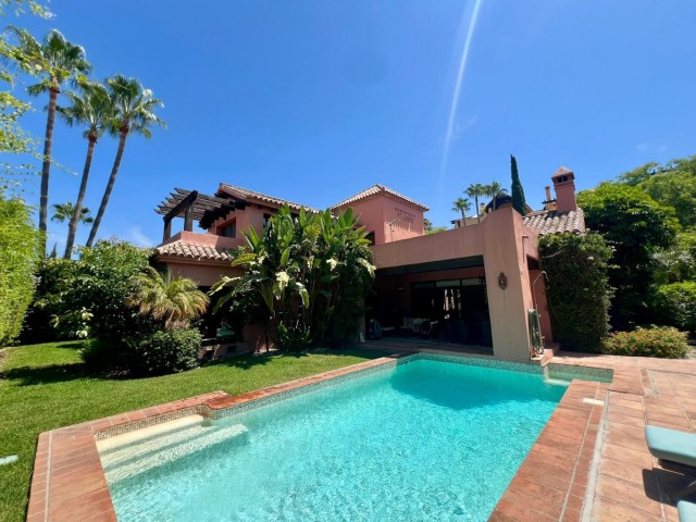 4 Sovrums Villa i Estepona
