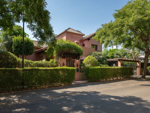 4 Bedrooms Villa in Atalaya