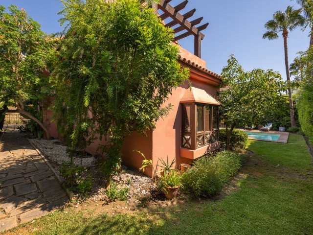 4 Bedrooms Villa in Atalaya