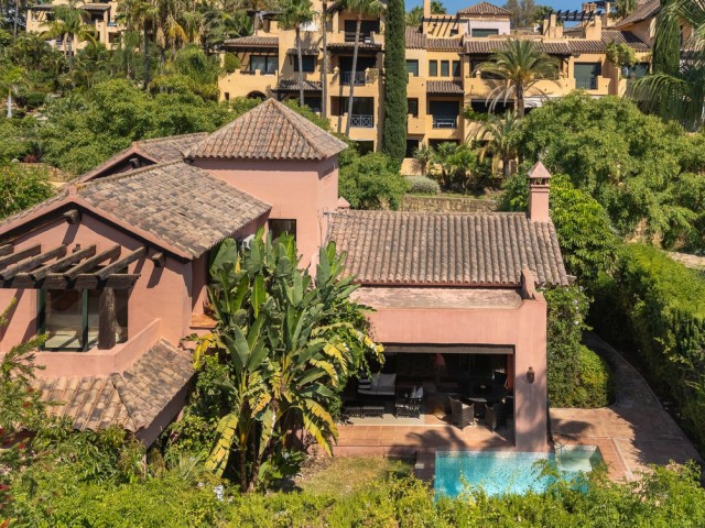 4 Bedrooms Villa in Atalaya